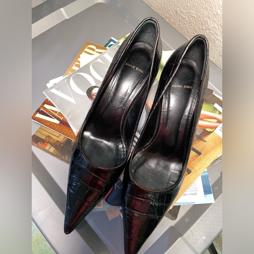 ANINE BING BLACK POINTY KITTEN HEELS SIZE 39